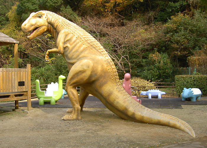 無料ホームページテンプレートの素材屋 公園 広場 レジャーの風景 恐竜のティラノサウルスの写真素材