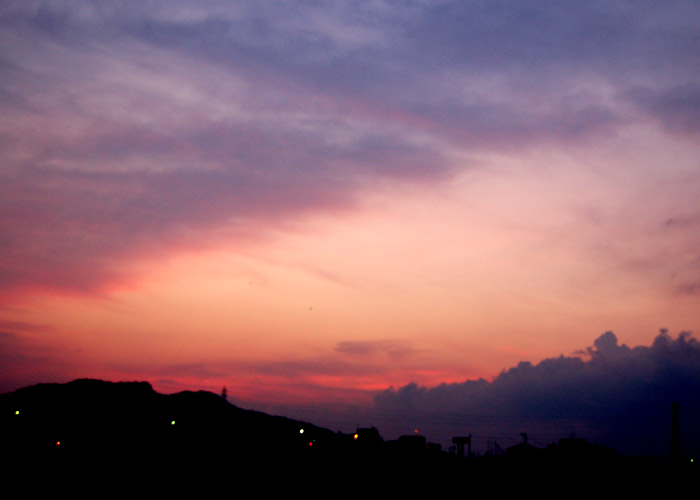 無料ホームページテンプレートの素材屋 空 雲 太陽の風景 日が沈んだ夕方の写真素材